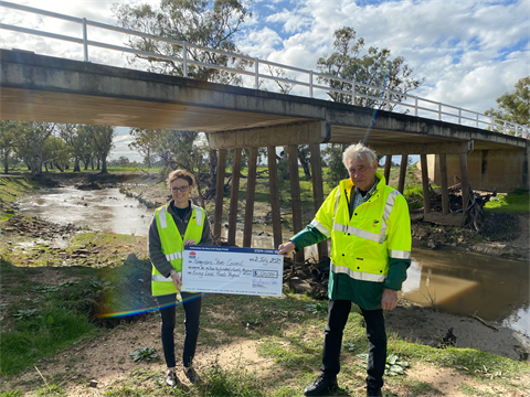 03.07.20-Steph-Cooke-and-Narrandera-Mayor-Neville-Kschenka.png