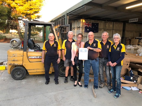 Steph-Cooke-MP-with-members-of-the-Temora-Lions.jpeg